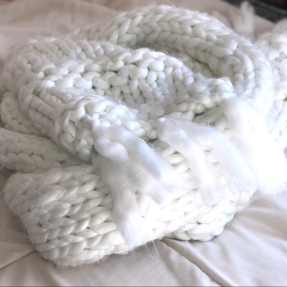 ❄️ NWT - Handmade Chunky Cozy Chenille White scarf - Picture 1 of 6